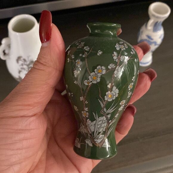 Green Floral Miniature Vase ( set of 3) - Picture 2 of 8